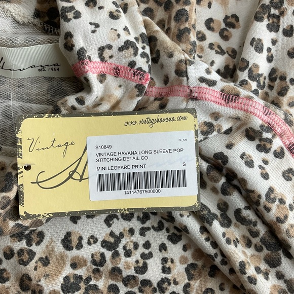 New! Leopard Cowl Neck Bell Long Sleeve Blouse Sz S - Picture 3 of 7